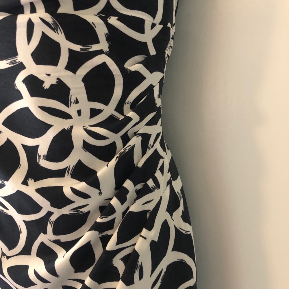 Like new body con dress - Picture 6 of 7